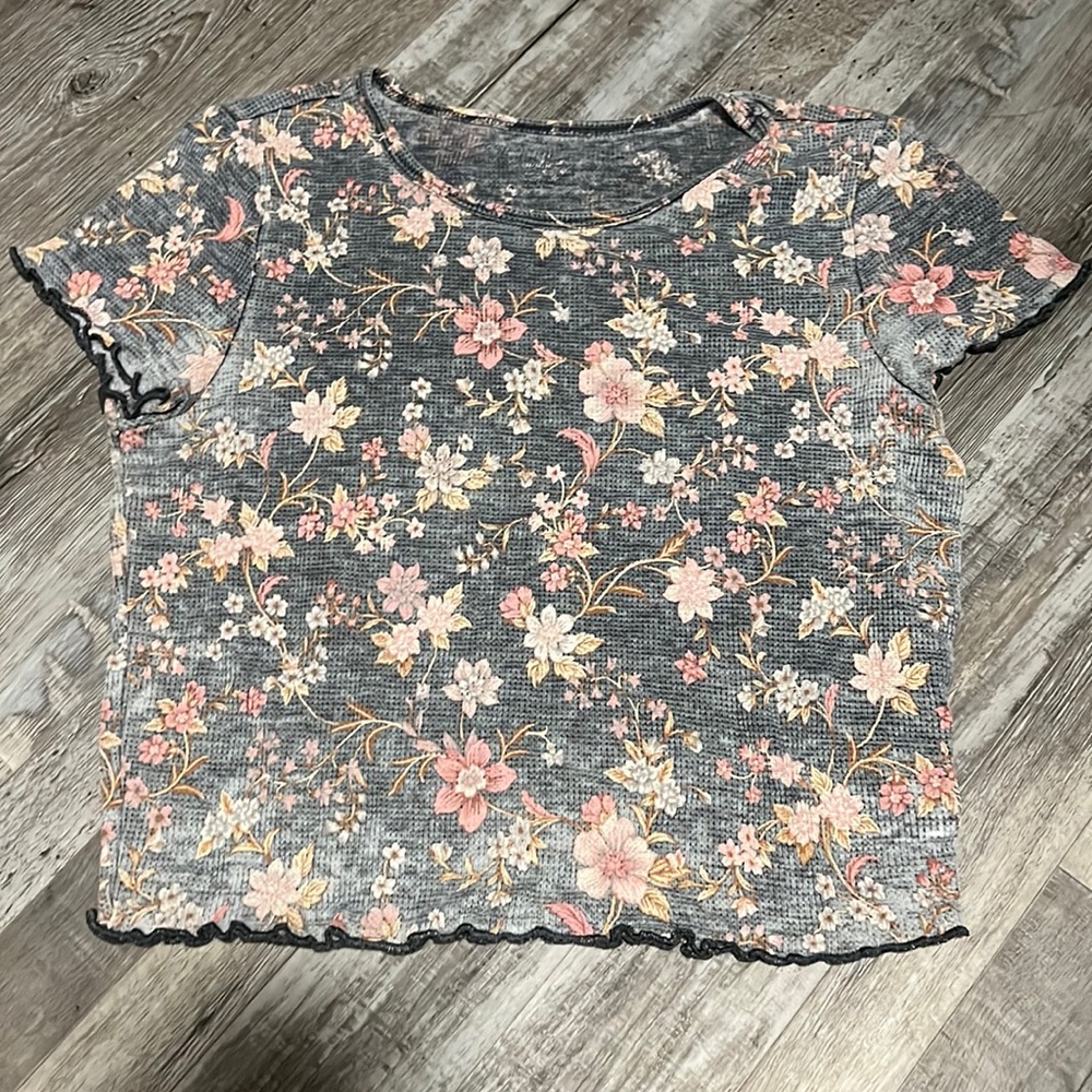 american eagle outfitters tee shirt, thin material, light weight and breathable